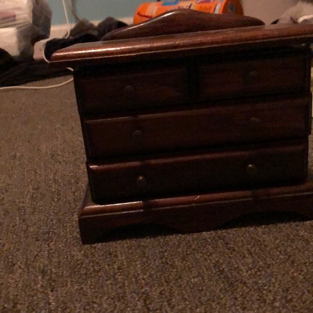 Jewelry box
